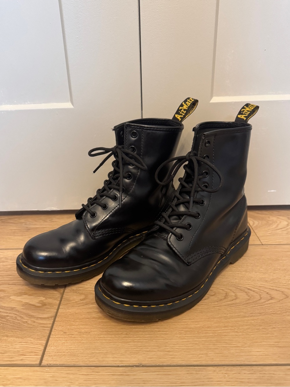 Dr. Martens Black Leather 8-Eye Lace Up Boots Women’s Size 9